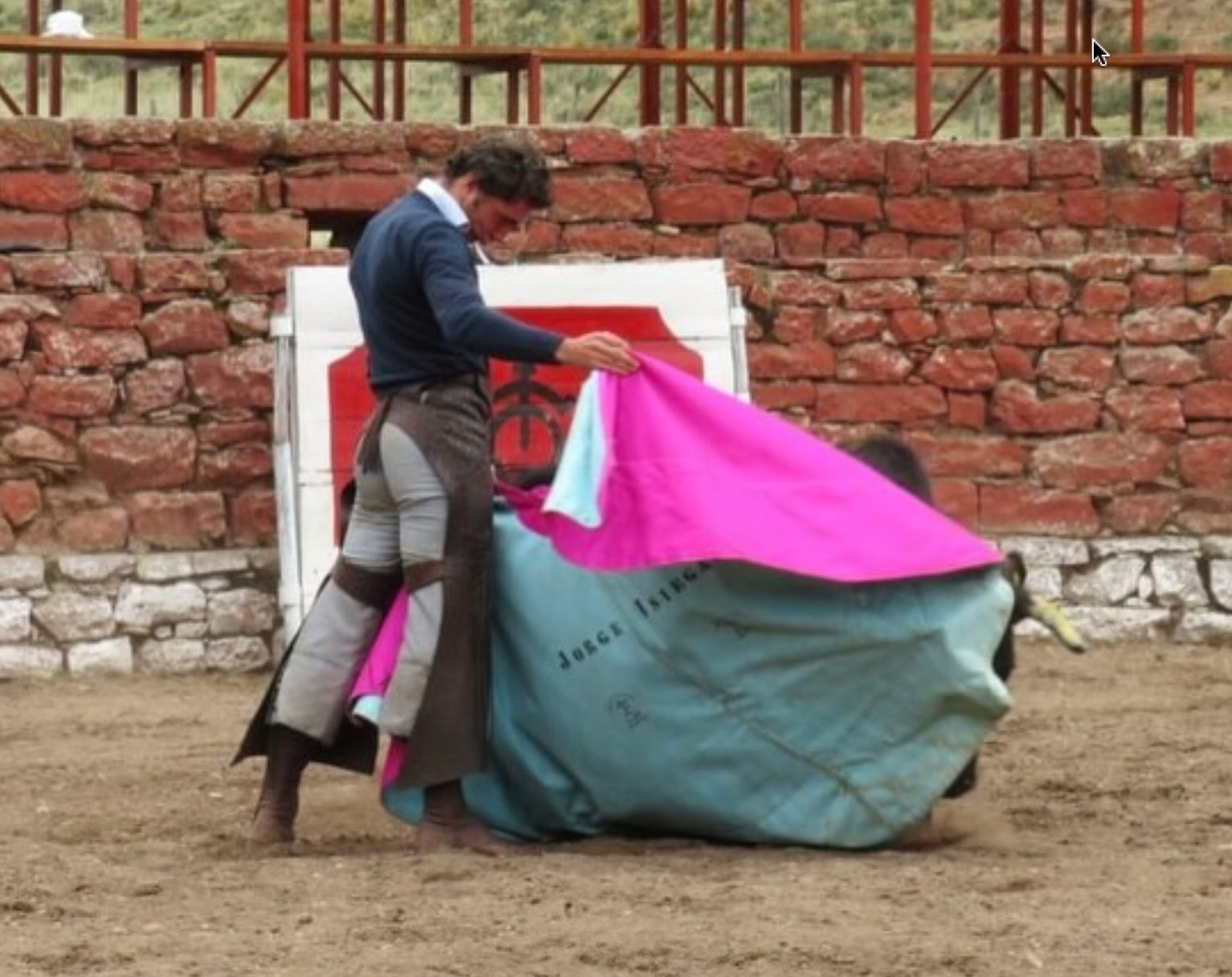 El zaragozano Jorge Isiegas actúa en Checayani (Perú)