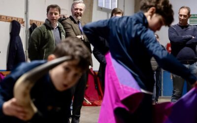 LA ESCUELA TAURINA «MAR DE NUBES», RECIBE LA VISITA DEL PRESIDENTE AZCÓN