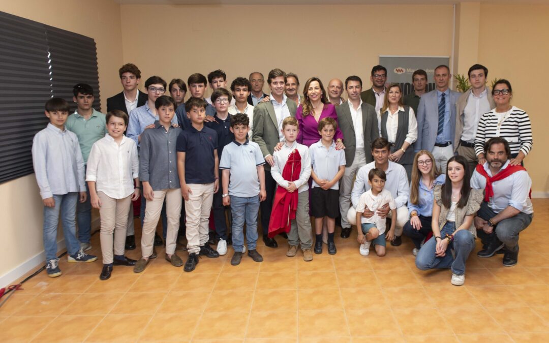 La alcaldesa de Zaragoza, Natalia Chueca, inaugura el nuevo local de Mar de Nubes
