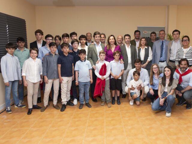 La alcaldesa de Zaragoza, Natalia Chueca, inaugura el nuevo local de Mar de Nubes