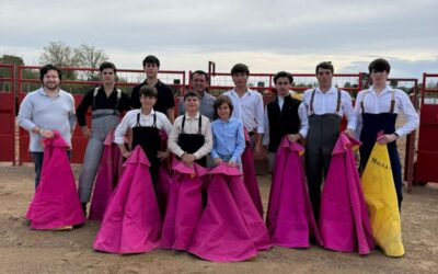 Jornada de tentadero de la Escuela Taurina Oscense en la ganadería aragonesa de Torreana