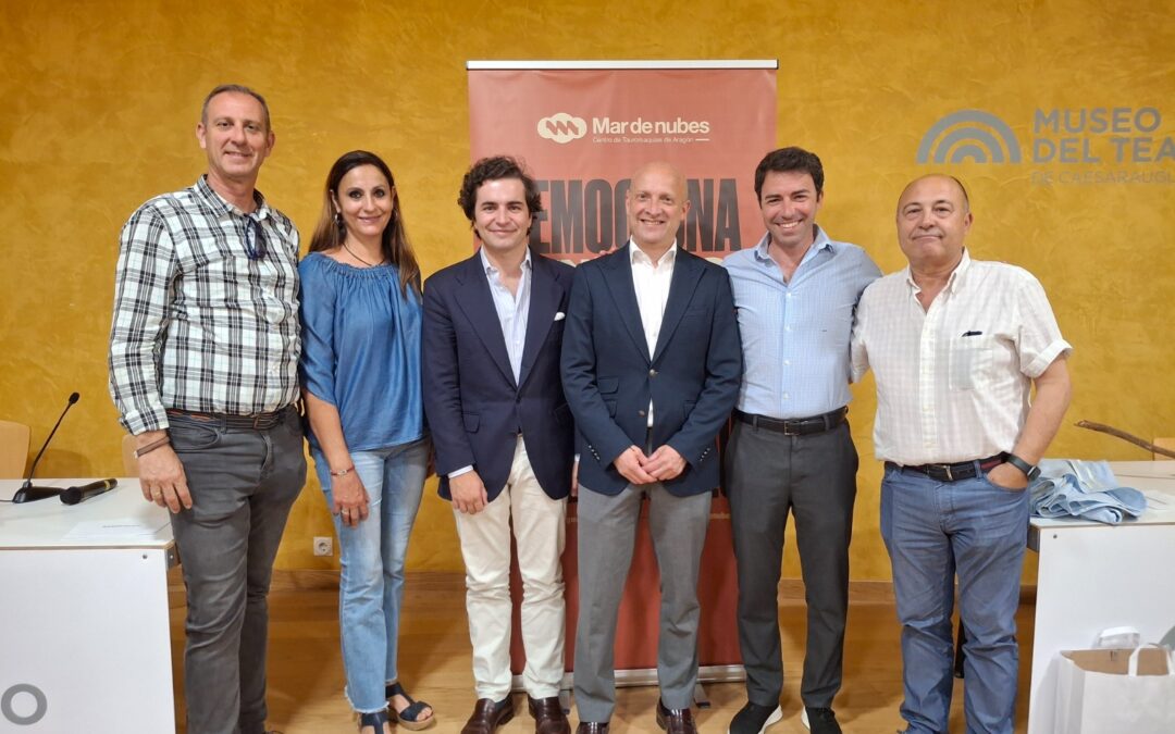 Gran acogida en Zaragoza al coloquio de Santiago Domecq organizado por Mar de Nubes