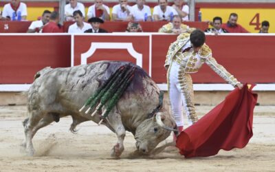 Aarón Palacio corta la única oreja de la primera corrida de toros en Pamplona